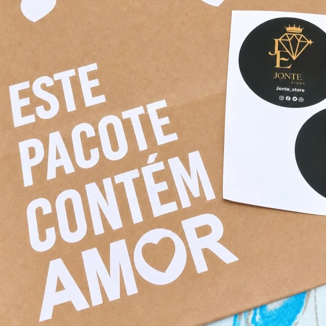✨ Cada detalhe faz a diferença! ✨ Na Jonte Store, acreditamos que uma compra especial começa pela apresentação. 💎🤍 Nossas embalagens foram escolhidas com muito carinho para transfo